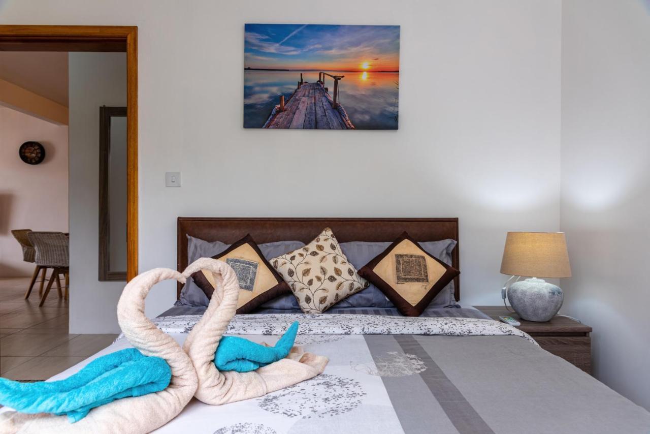 West Wood Holiday Apartment, C6 - Flic En Flac With Pool At A Quiet Location, Beautifully Decorated And Close To The Beach Екстер'єр фото
